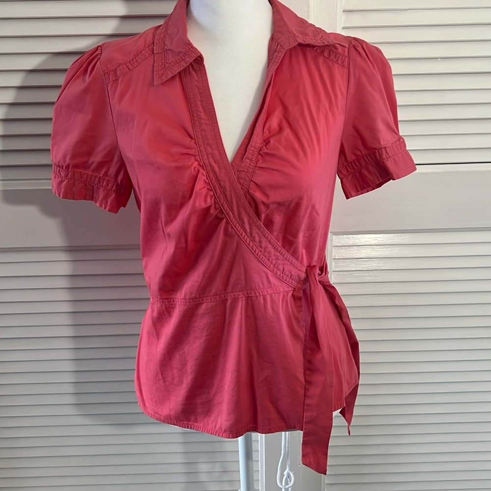H&M coral blouse with tie waist and ruched sleeves. Size: S